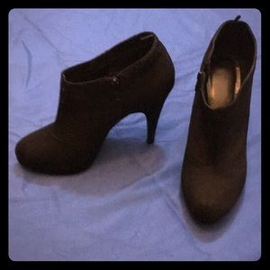 Ankle boots with a pump heel
